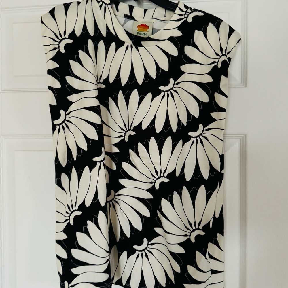 FARM Rio Black and White banana Short Sleeve Tee